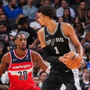 kaiyun-超越奥尼尔！文班亚马轰50分+8记三分创神迹