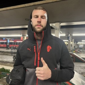 开云体育-此前眉骨缝了9针！意媒：帕夫洛维奇回归参加米兰合练